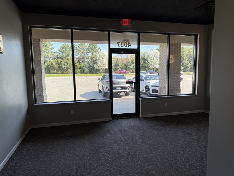 4009-4045 Owen Rd, Fenton, MI à louer - Photo de l’immeuble – Image 1 sur 20
