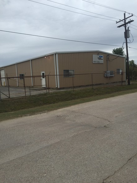 7572 Garth Rd, Beaumont, TX à louer - Photo de l’immeuble – Image 2 sur 10