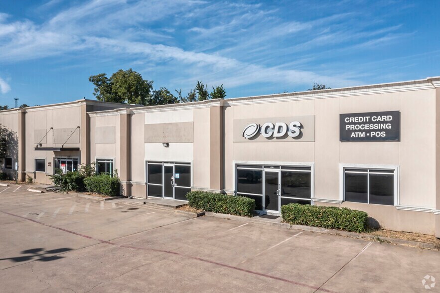 1878 Royal Ln, Dallas, TX à vendre - Photo de l’immeuble – Image 3 sur 7