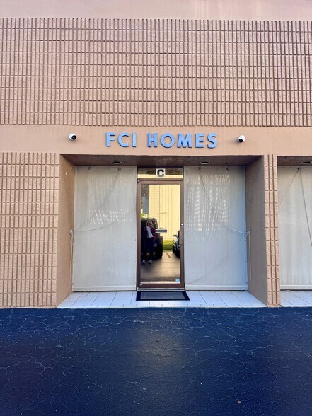 4584 Mercantile Ave, Naples, FL à vendre - Photo de l’immeuble – Image 3 sur 11