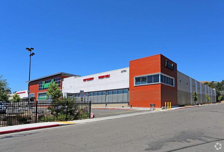 10700 MacArthur Blvd, Oakland, CA à louer - Photo principale – Image 2 sur 5