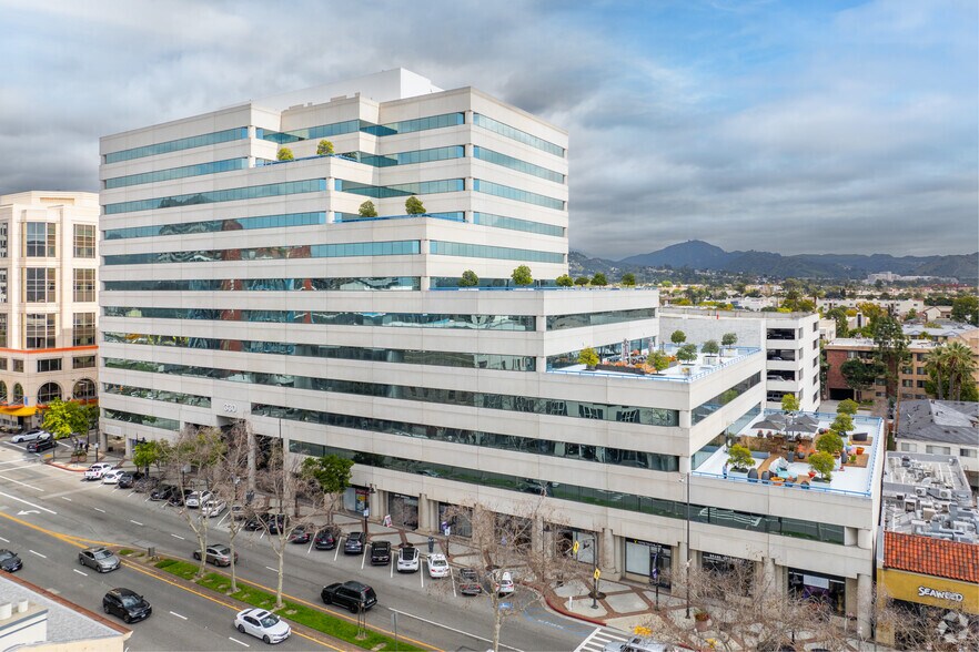 330 N Brand Blvd, Glendale, CA à louer - Photo de l’immeuble – Image 1 sur 11