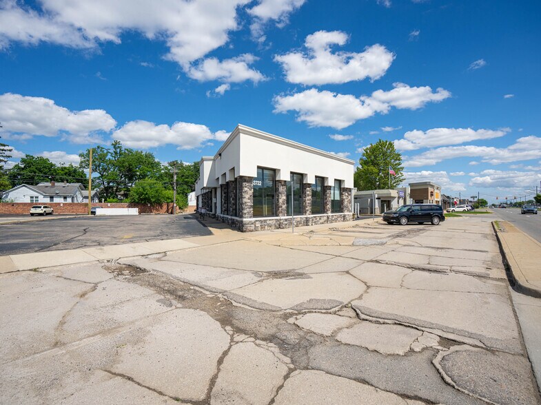 33722 Woodward Ave, Birmingham, MI à vendre - Photo de l’immeuble – Image 3 sur 4