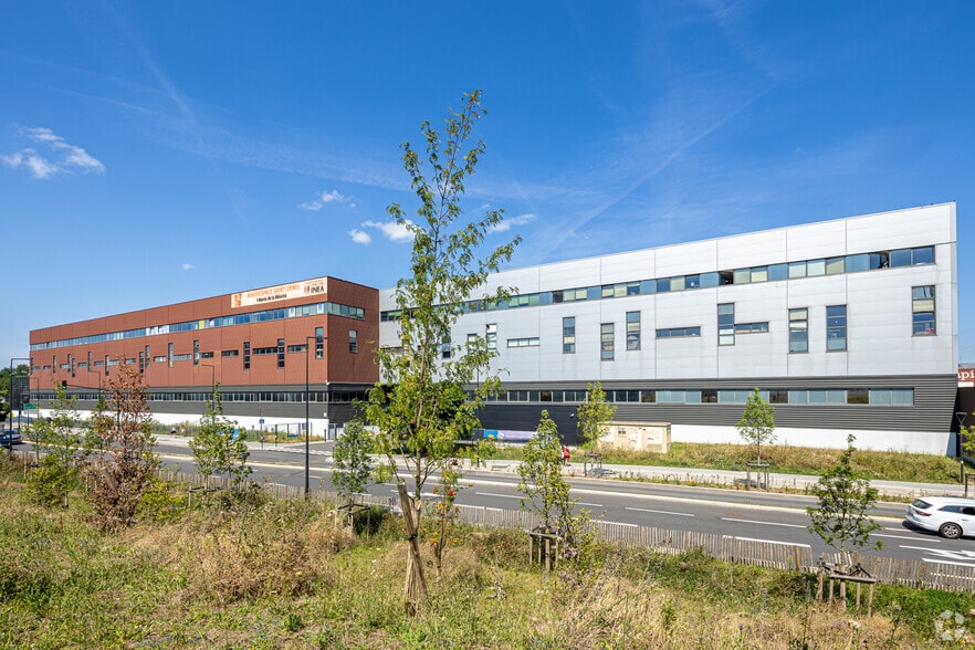 Rue De L'Industrie, Saint-Denis à louer - Photo principale – Image 1 sur 2