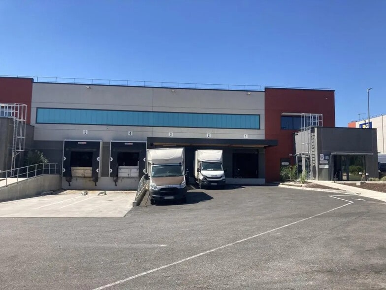 Bureau dans Les Arcs à louer - Photo de l’immeuble – Image 2 sur 10