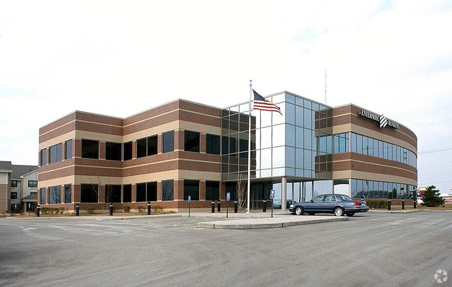 300 St. Peters Centre Blvd, Saint Peters, MO à louer - Photo principale – Image 1 sur 4