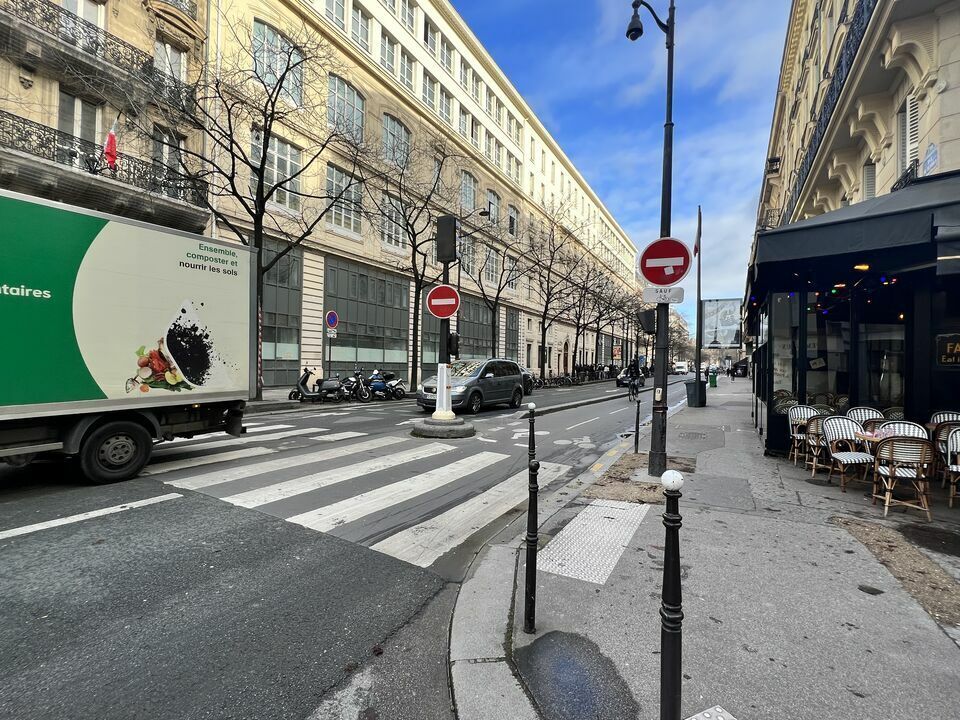 Local commercial dans Paris à vendre Photo de l’immeuble– Image 1 sur 6