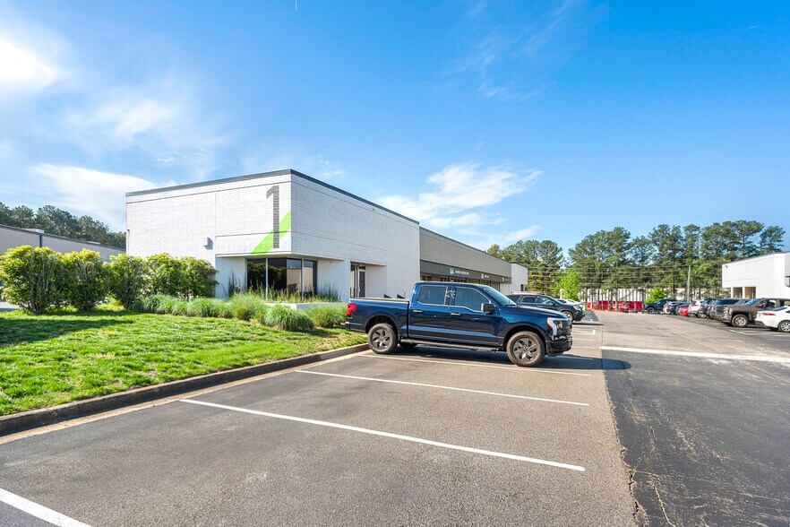 8601 Dunwoody Pl, Sandy Springs, GA à louer - Photo de l’immeuble – Image 2 sur 5