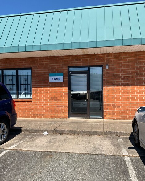 6132 Brookshire Blvd, Charlotte, NC à vendre - Photo de l’immeuble – Image 3 sur 20