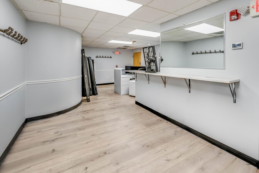 1 Elm Sq, Andover, MA à vendre - Photo de l’immeuble – Image 3 sur 20