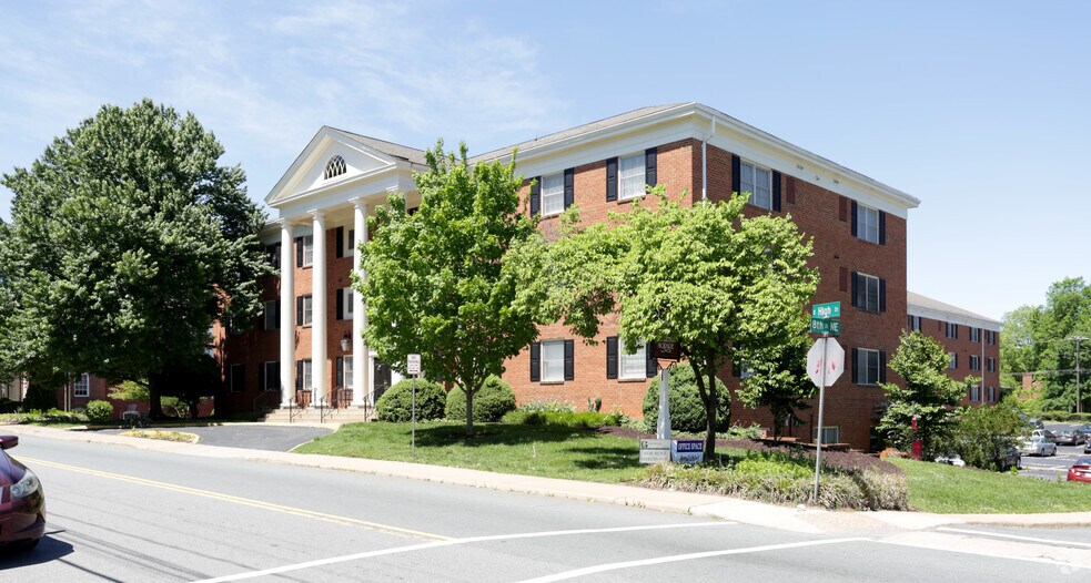 701 E High St, Charlottesville, VA à louer - Photo de l’immeuble – Image 2 sur 10