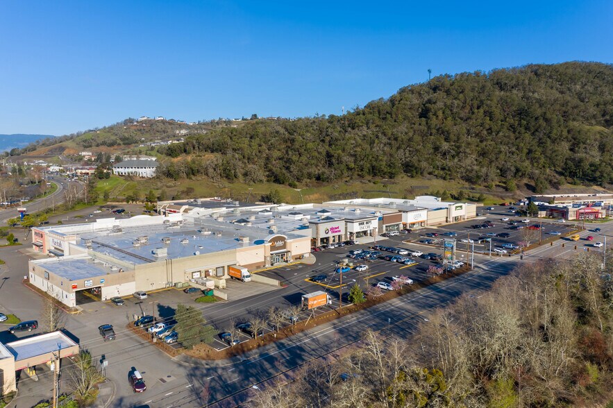 1444 NW Garden Valley Blvd, Roseburg, OR à louer - Aérien – Image 2 sur 21