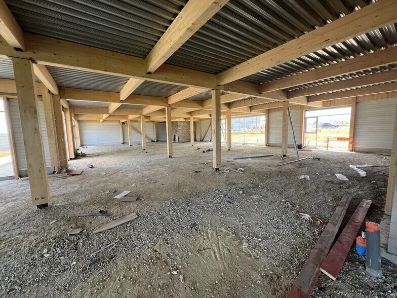 Local commercial dans Louvres à louer - Photo de l’immeuble – Image 3 sur 5