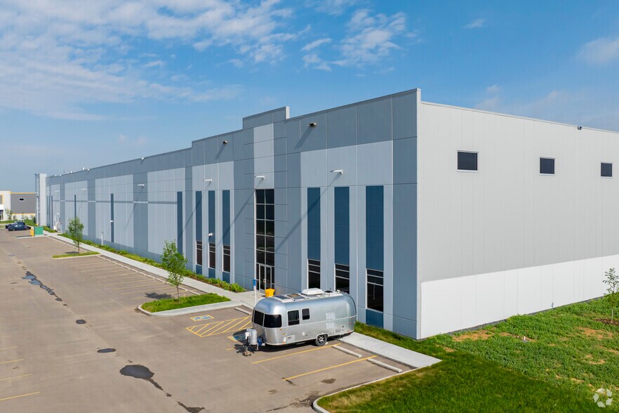 30 High Plains Trl, Calgary, AB à louer - Photo principale – Image 1 sur 3