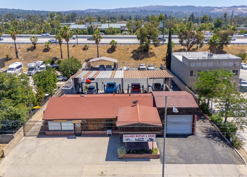 519 W Colton Ave, Redlands, CA à vendre - Photo de l’immeuble – Image 2 sur 5