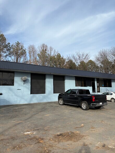 5926-5940 N Tryon St, Charlotte, NC à louer - Photo de l’immeuble – Image 3 sur 9