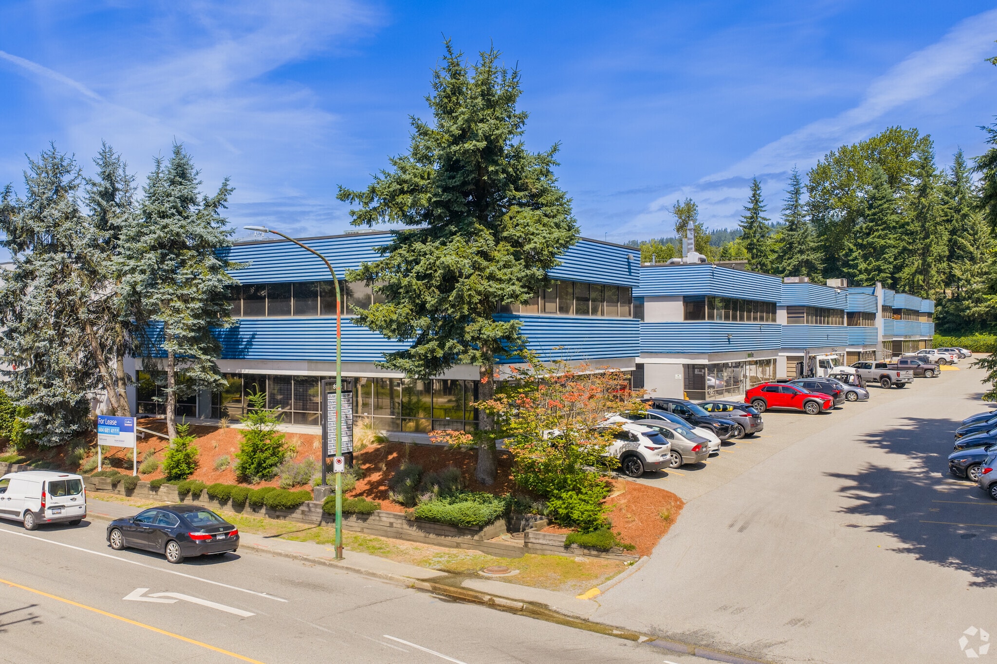 8575 Government St, Burnaby, BC à louer Photo principale– Image 1 sur 4