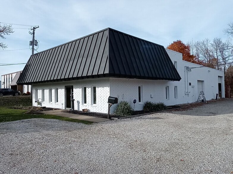 2077 Midway Dr, Twinsburg, OH à louer - Photo de l’immeuble – Image 1 sur 12