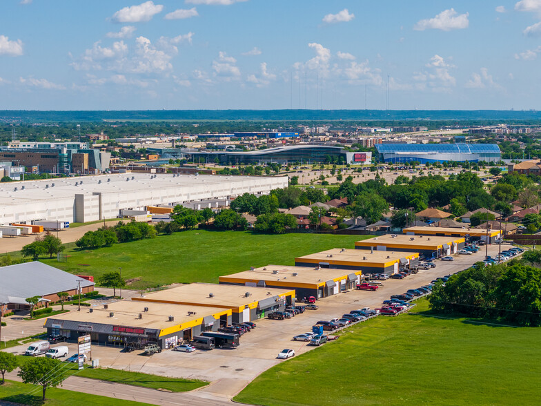 2125 W Pioneer Pky, Grand Prairie, TX à louer - Photo de l’immeuble – Image 3 sur 6