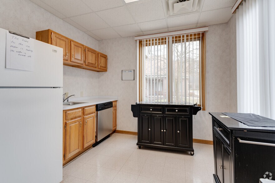 2465 Woodlake Cir, Okemos, MI à louer - Photo intérieure – Image 3 sur 8