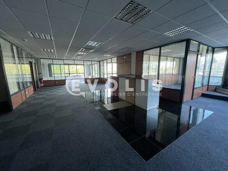 Bureau dans Bry-sur-Marne à louer - Photo de l’immeuble – Image 2 sur 21