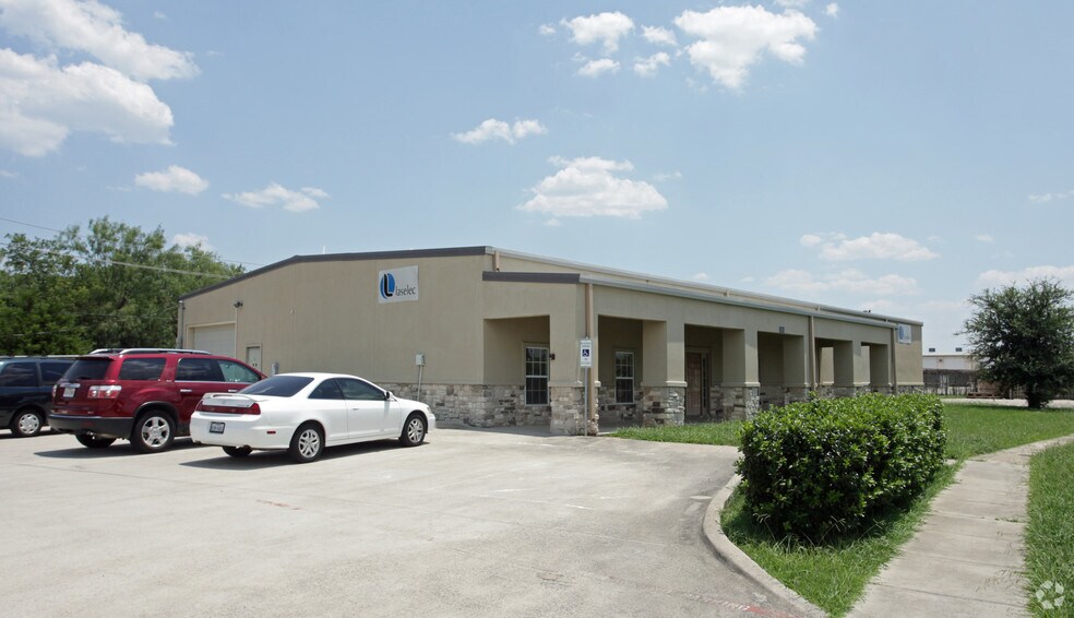 2605 Forum Dr, Grand Prairie, TX à vendre - Photo principale – Image 1 sur 3