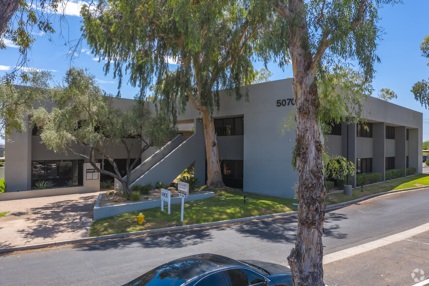 5070 N 40th St, Phoenix, AZ à louer - Photo principale – Image 1 sur 7