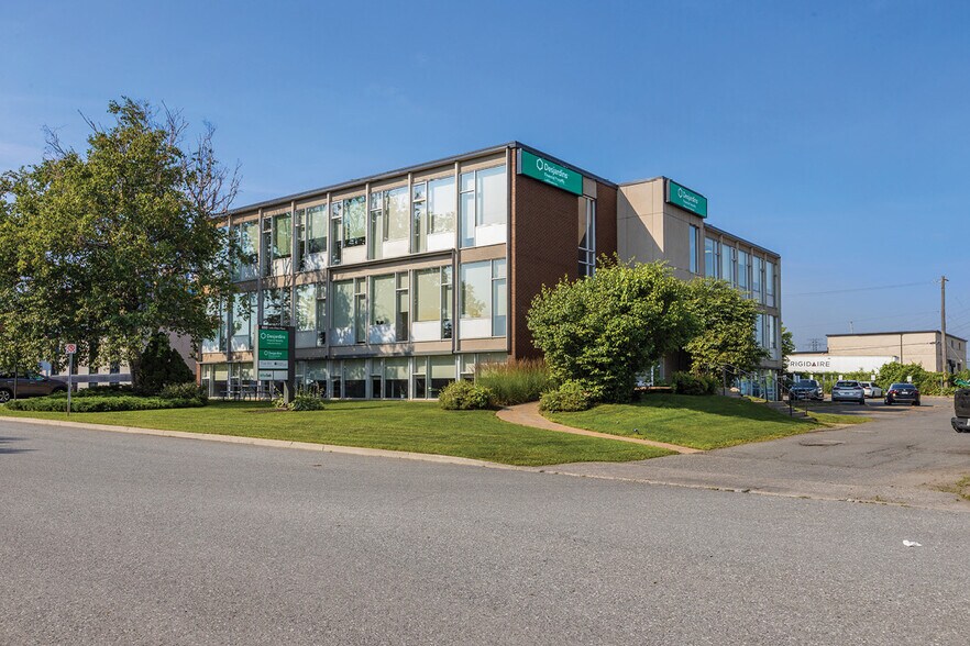880 Lady Ellen Pl, Ottawa, ON à louer - Photo de l’immeuble – Image 3 sur 7