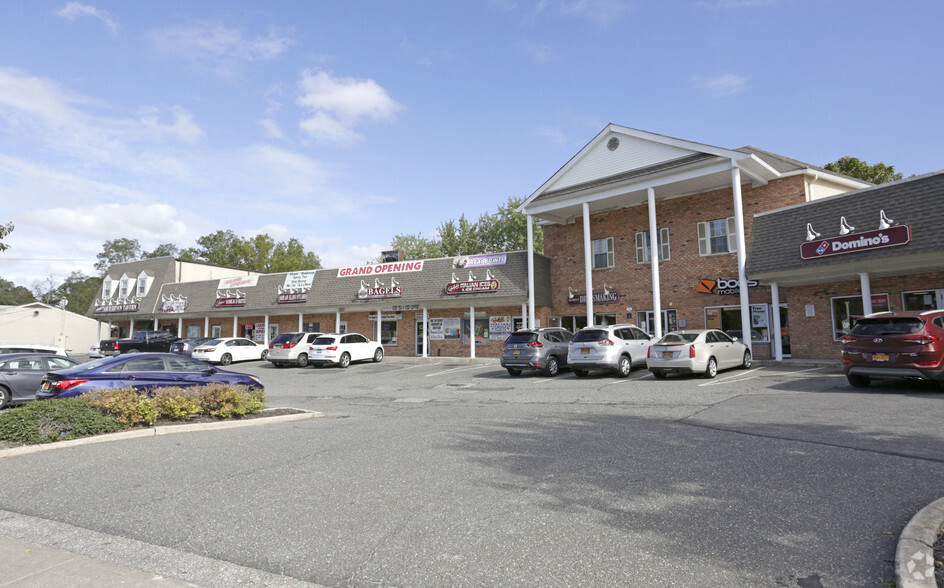 2229 Route 112, Coram, NY à louer - Photo principale – Image 1 sur 9