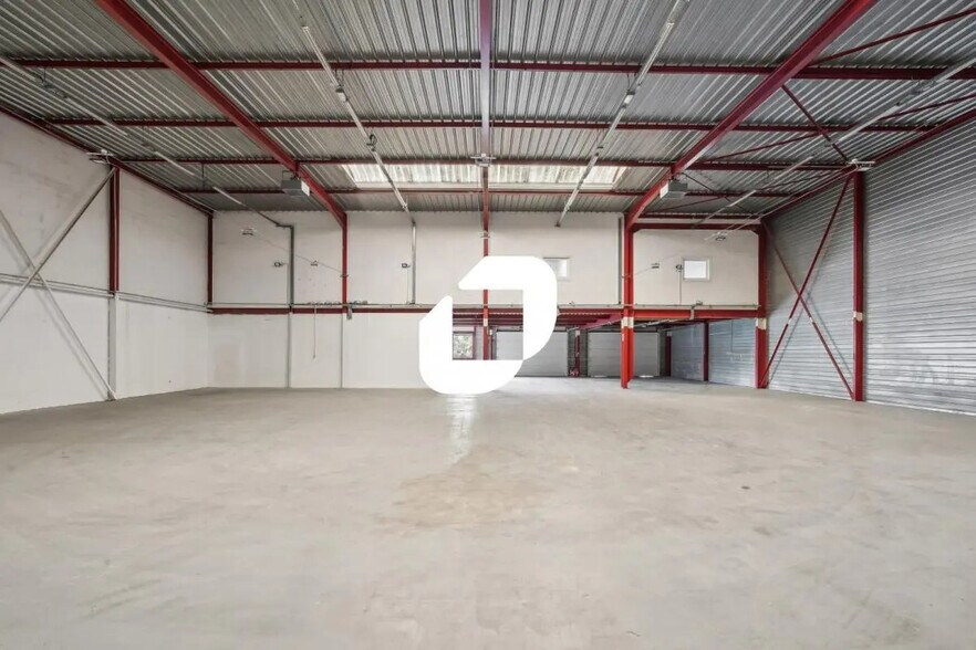 Local d’activités dans Créteil à louer - Photo de l’immeuble – Image 1 sur 10