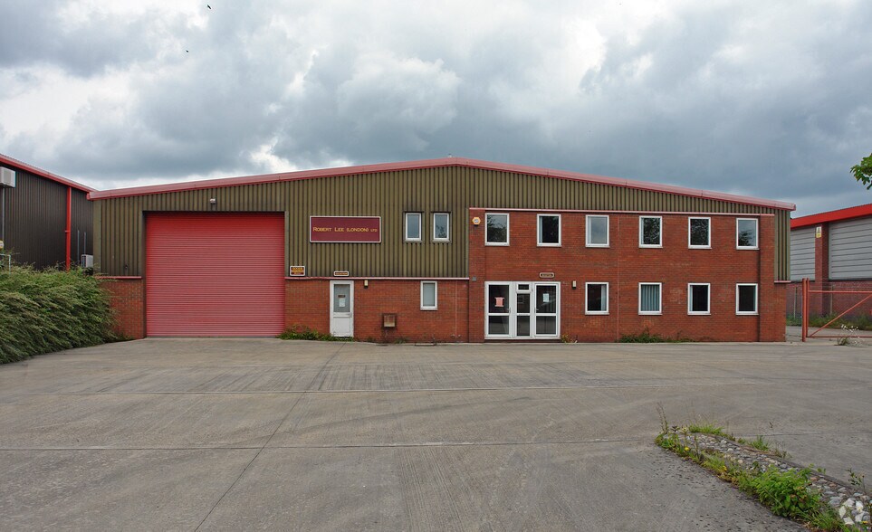 Marlborough Rd, Royal Wootton Bassett à louer - Photo de l’immeuble – Image 2 sur 8