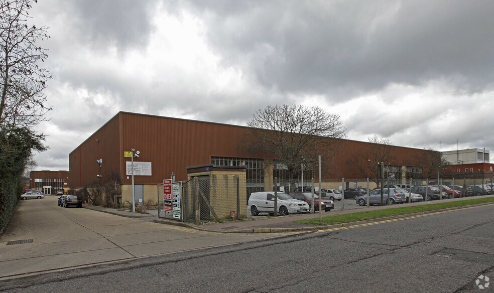 1-4 Cartwright Rd, Stevenage à louer - Photo principale – Image 1 sur 9