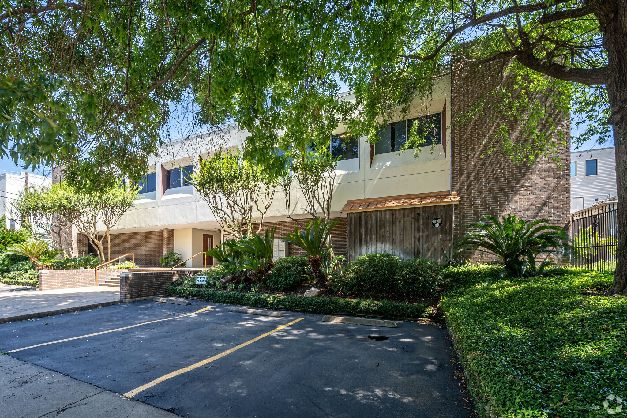 1920 N Memorial Way, Houston, TX à louer Photo de l’immeuble– Image 1 sur 15