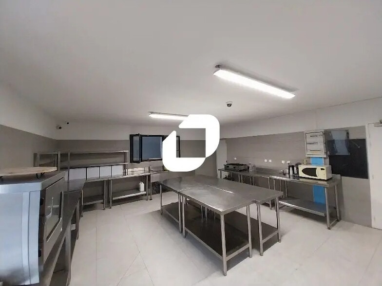 Local d'activités dans Colombiers à vendre - Photo intérieure – Image 2 sur 7