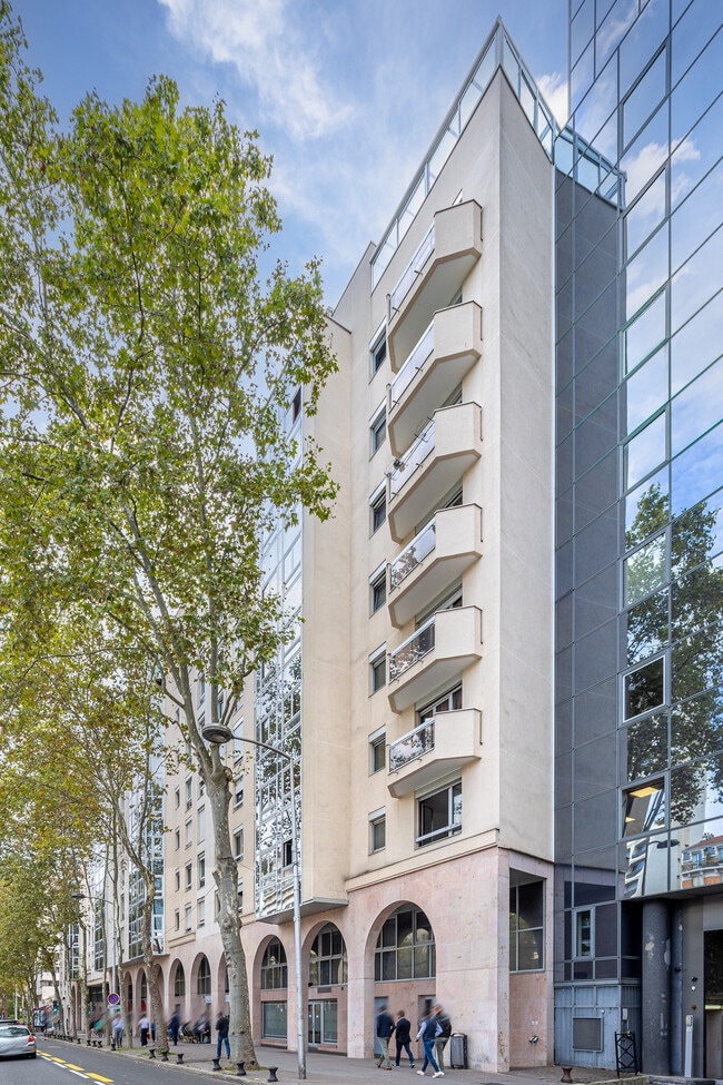 Plus de détails pour Avenue Gambetta, Courbevoie - Local commercial à louer