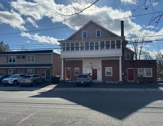 100 Green St, Doylestown, PA à vendre - Photo de l’immeuble – Image 1 sur 10