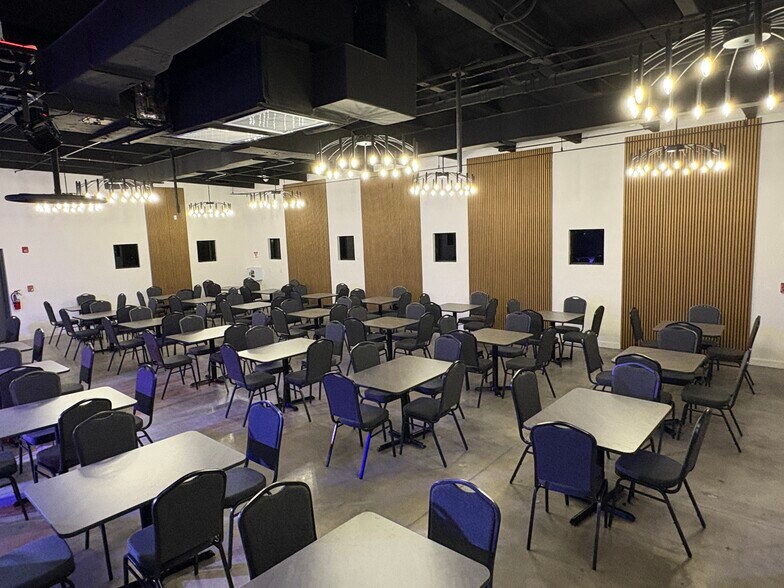 220 NW 180th Ave, Pembroke Pines, FL à louer - Photo de l’immeuble – Image 2 sur 5