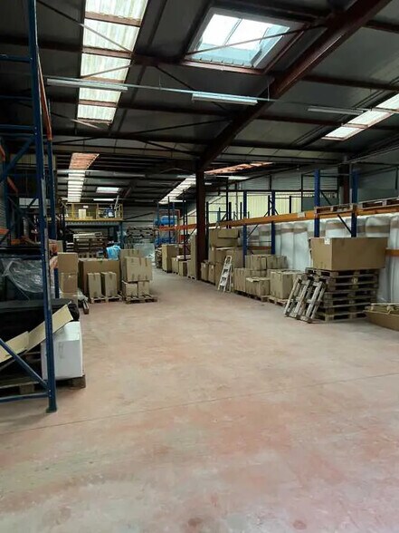 Industriel/Logistique dans Neuilly-en-Thelle à vendre - Photo de l’immeuble – Image 2 sur 9