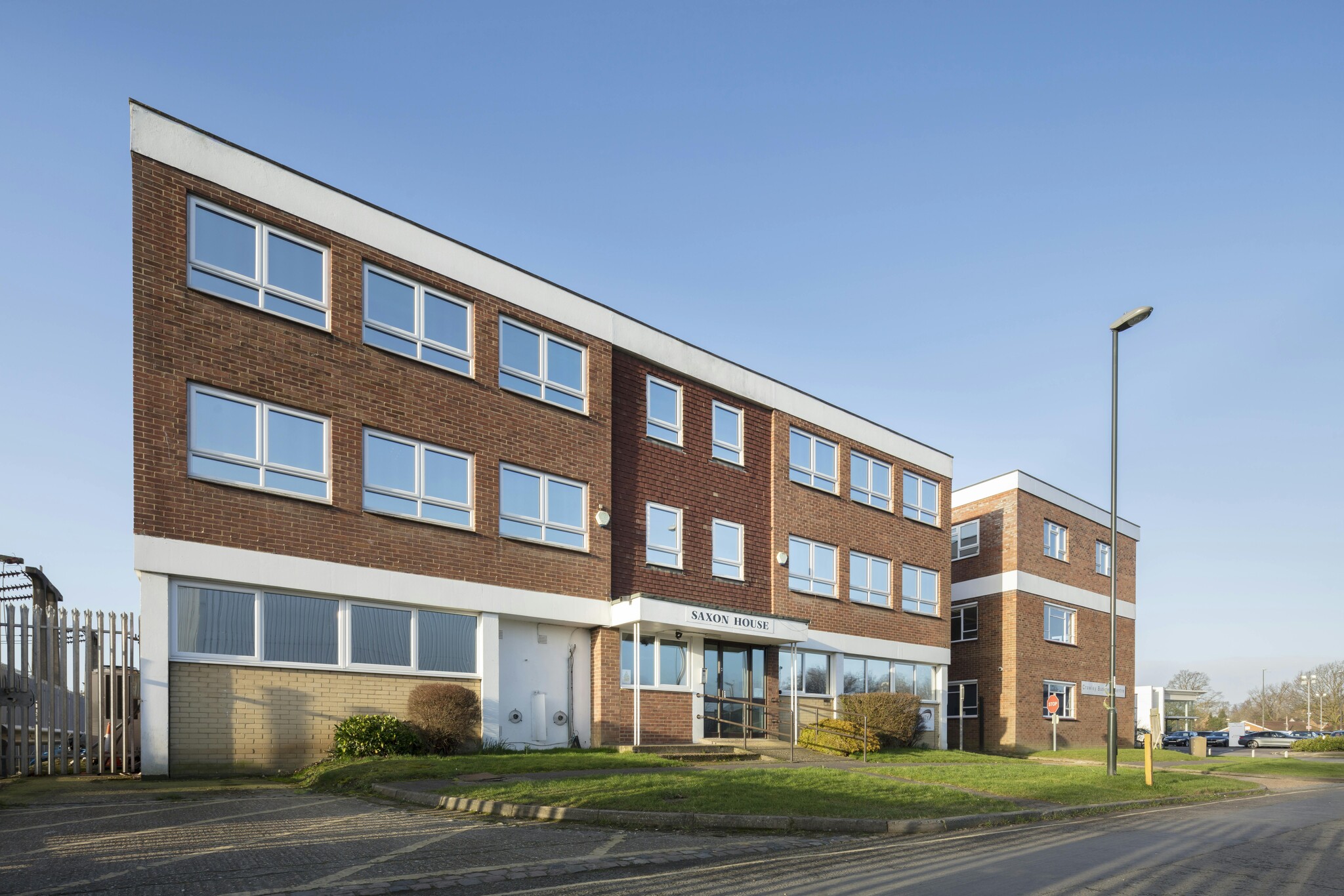 Stephenson Way, Crawley à vendre Photo de l’immeuble– Image 1 sur 11