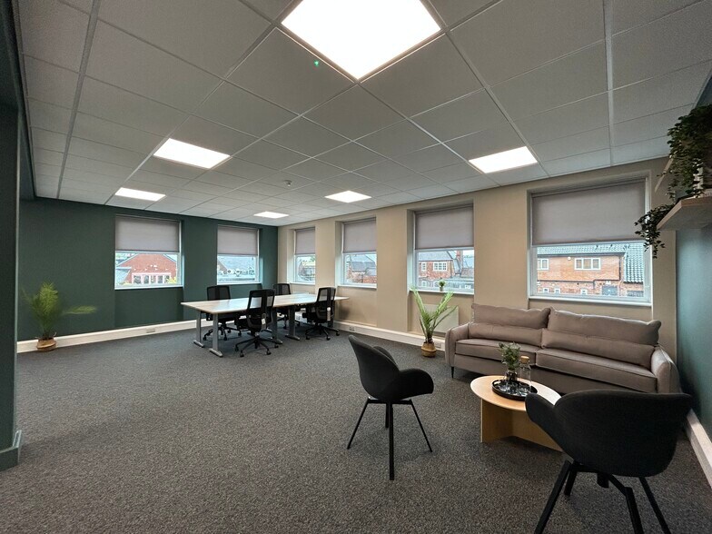 Grove Way, Wilmslow à louer - Photo de l’immeuble – Image 3 sur 6