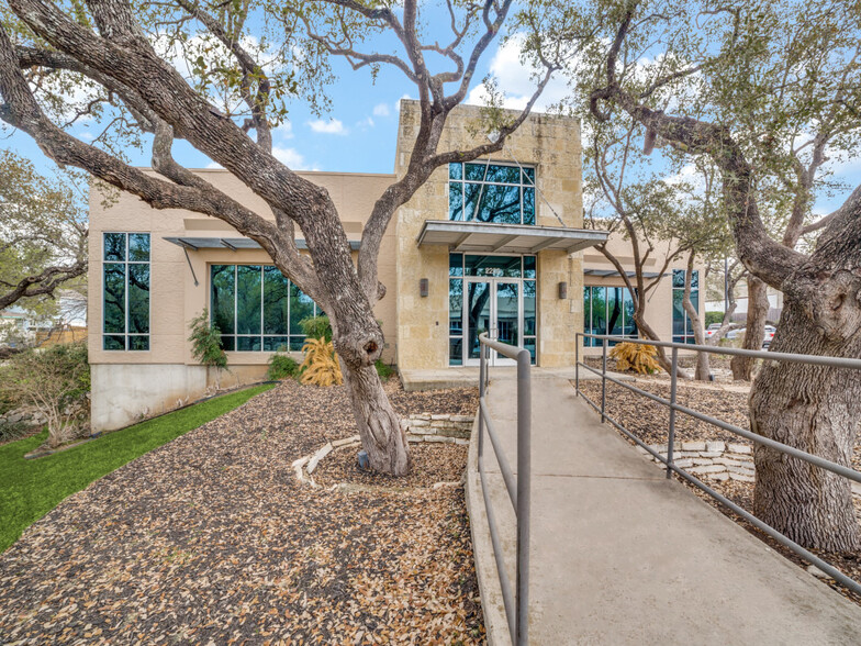 2200-2202 Thousand Oaks Dr, San Antonio, TX à vendre - Photo de l’immeuble – Image 2 sur 9