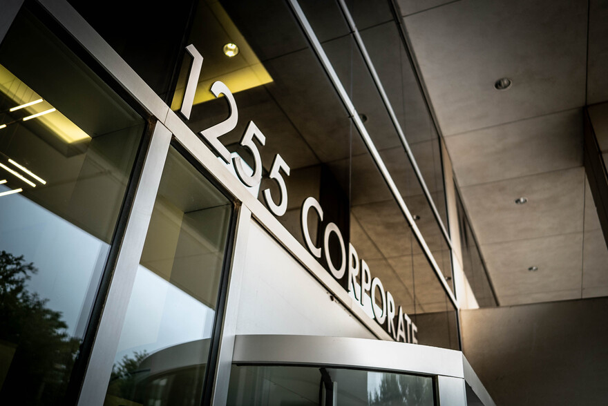 1255 Corporate Dr, Irving, TX à louer - Photo de l’immeuble – Image 1 sur 13