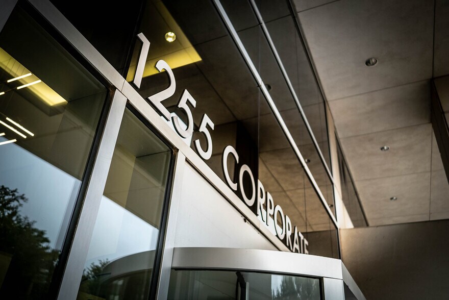 1255 Corporate Dr, Irving, TX à louer - Photo principale – Image 1 sur 14