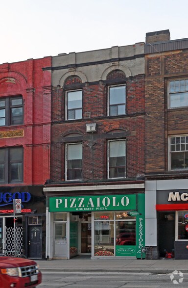 550 Yonge St, Toronto, ON à louer - Photo de l’immeuble – Image 2 sur 2