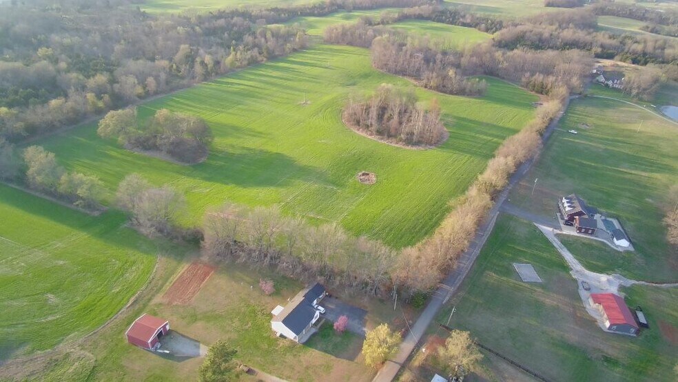 850 Rufus Dison Blacktop, Franklin, KY à vendre - Photo principale – Image 1 sur 3