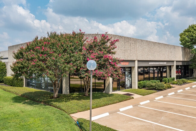 Plus de détails pour 1517 W Carrier Pky, Grand Prairie, TX - Industriel/Logistique à louer