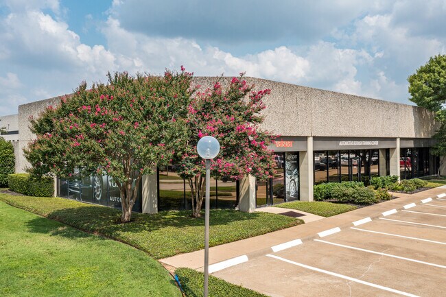 Plus de détails pour 1517 W Carrier Pky, Grand Prairie, TX - Industriel/Logistique à louer