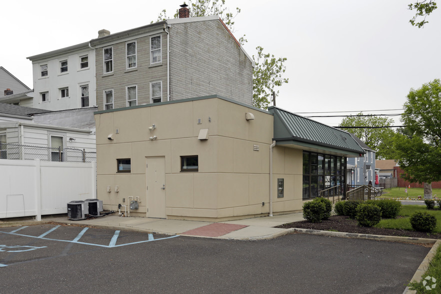 4 Broad St, Florence, NJ à louer - Photo de l’immeuble – Image 2 sur 2