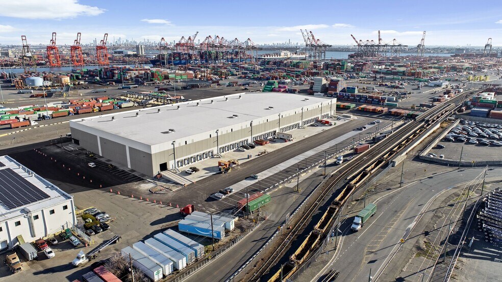 5-61 Bay Ave, Elizabeth, NJ à louer - Photo de l’immeuble – Image 1 sur 5