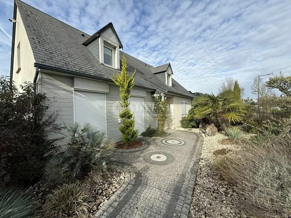 Bureau dans Orléans à louer Photo de l’immeuble– Image 1 sur 8